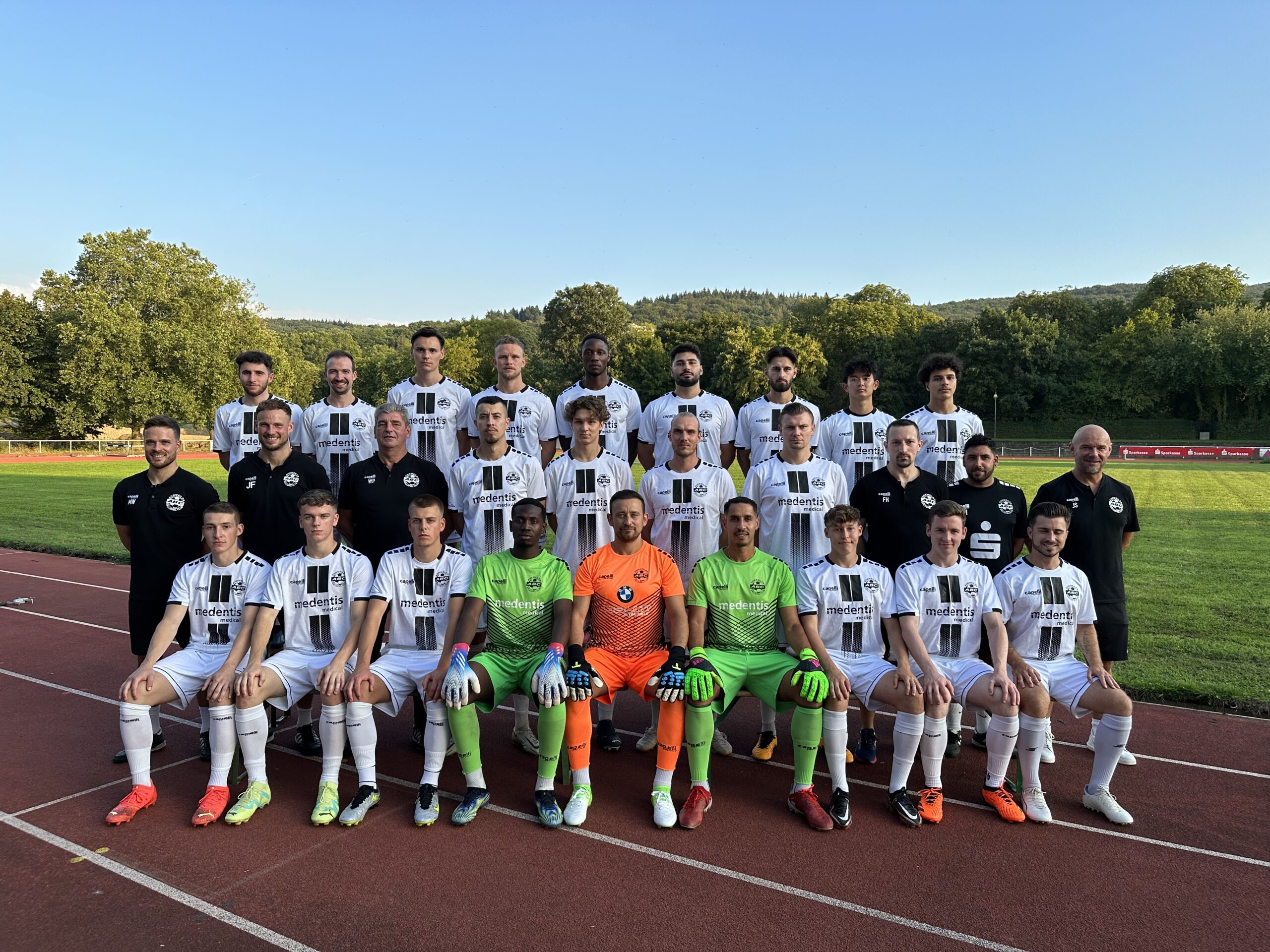 Mannschaftsfoto-23_24-Ausweichtrikot-1-scaled