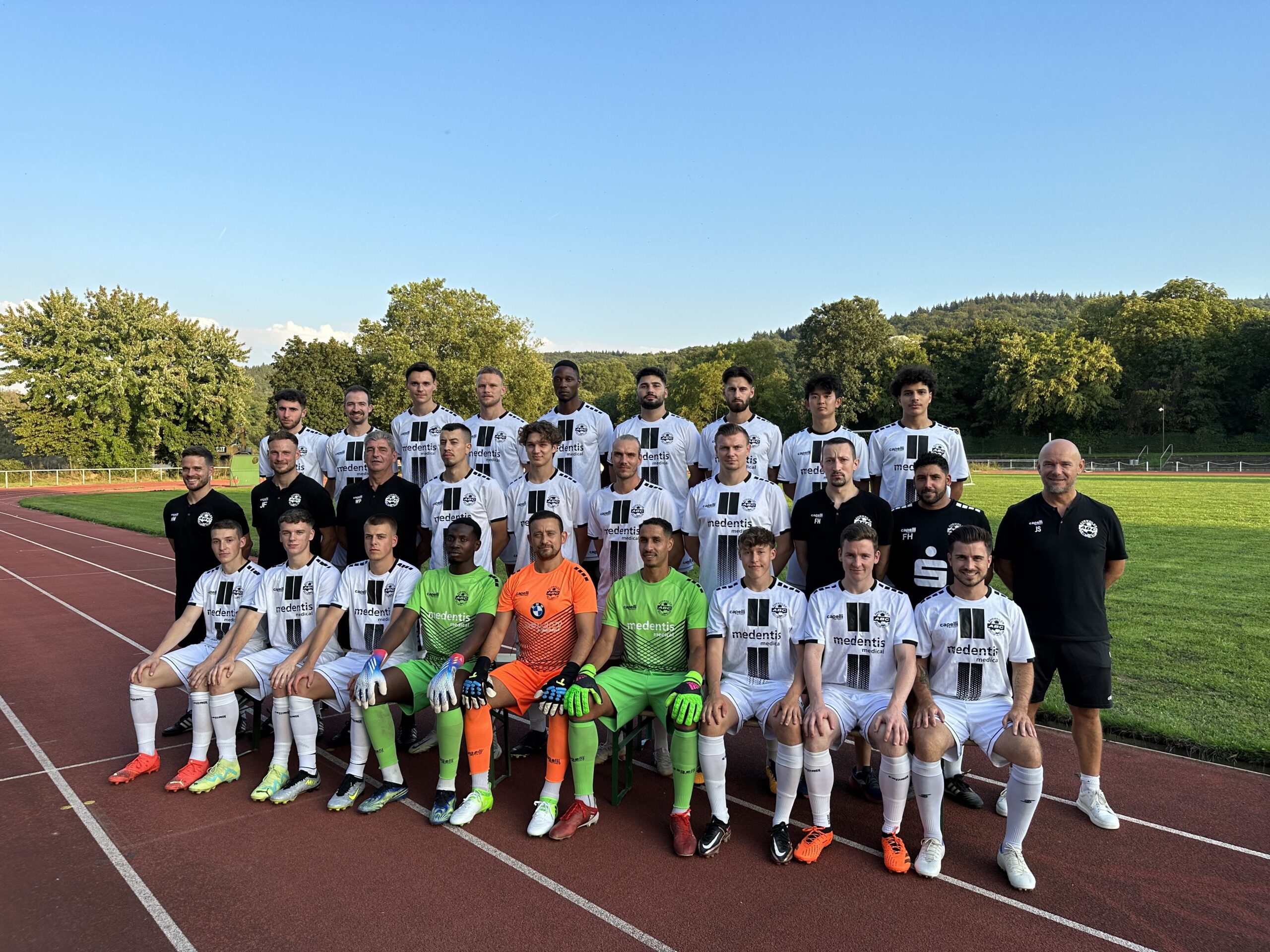 Mannschaftsfoto-23_24-Ausweichtrikot-2-scaled