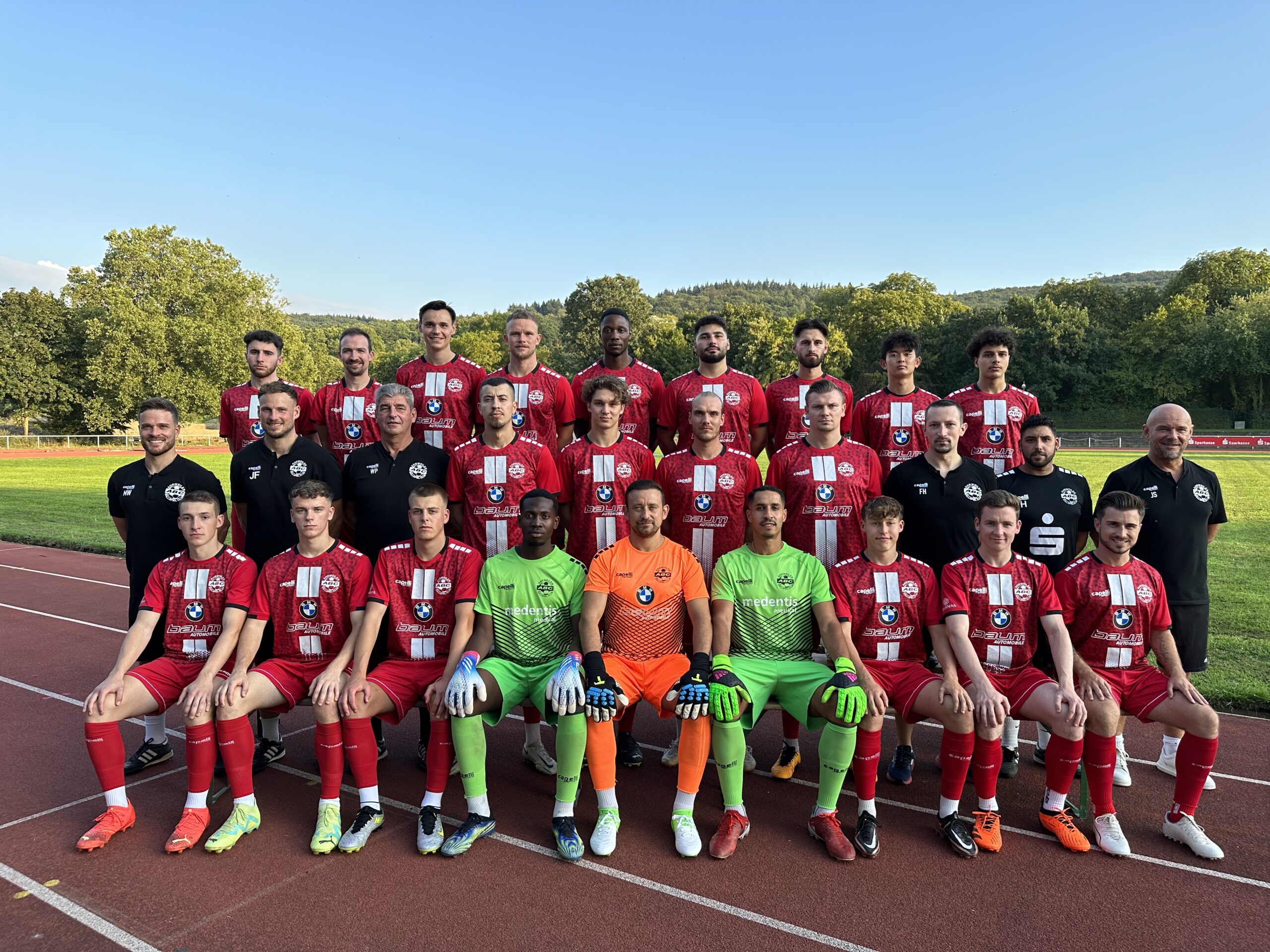 Mannschaftsfoto-23_24-Heimtrikot-1-scaled